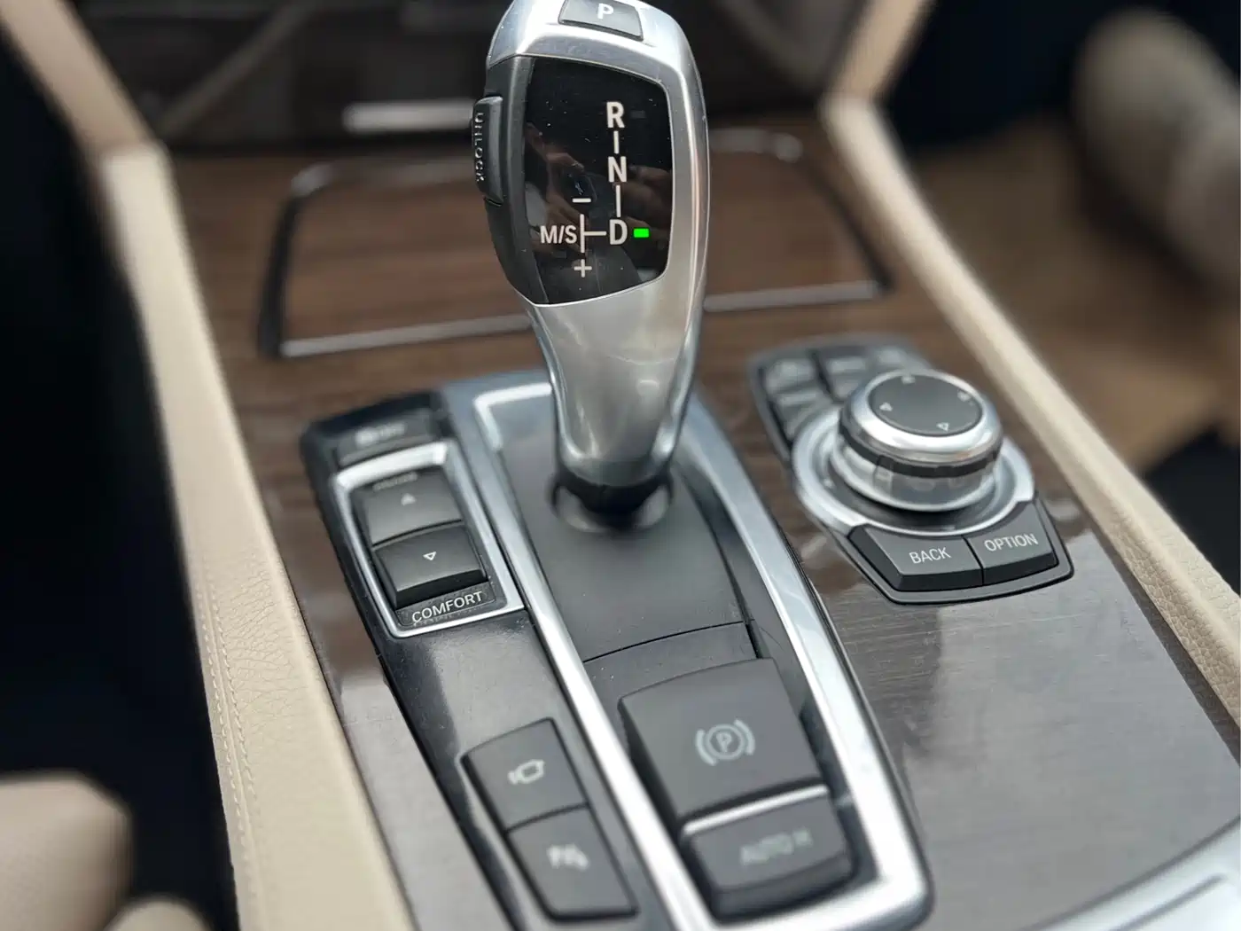 BMW 7 Series 2010 4.4T Hybrid фото 24
