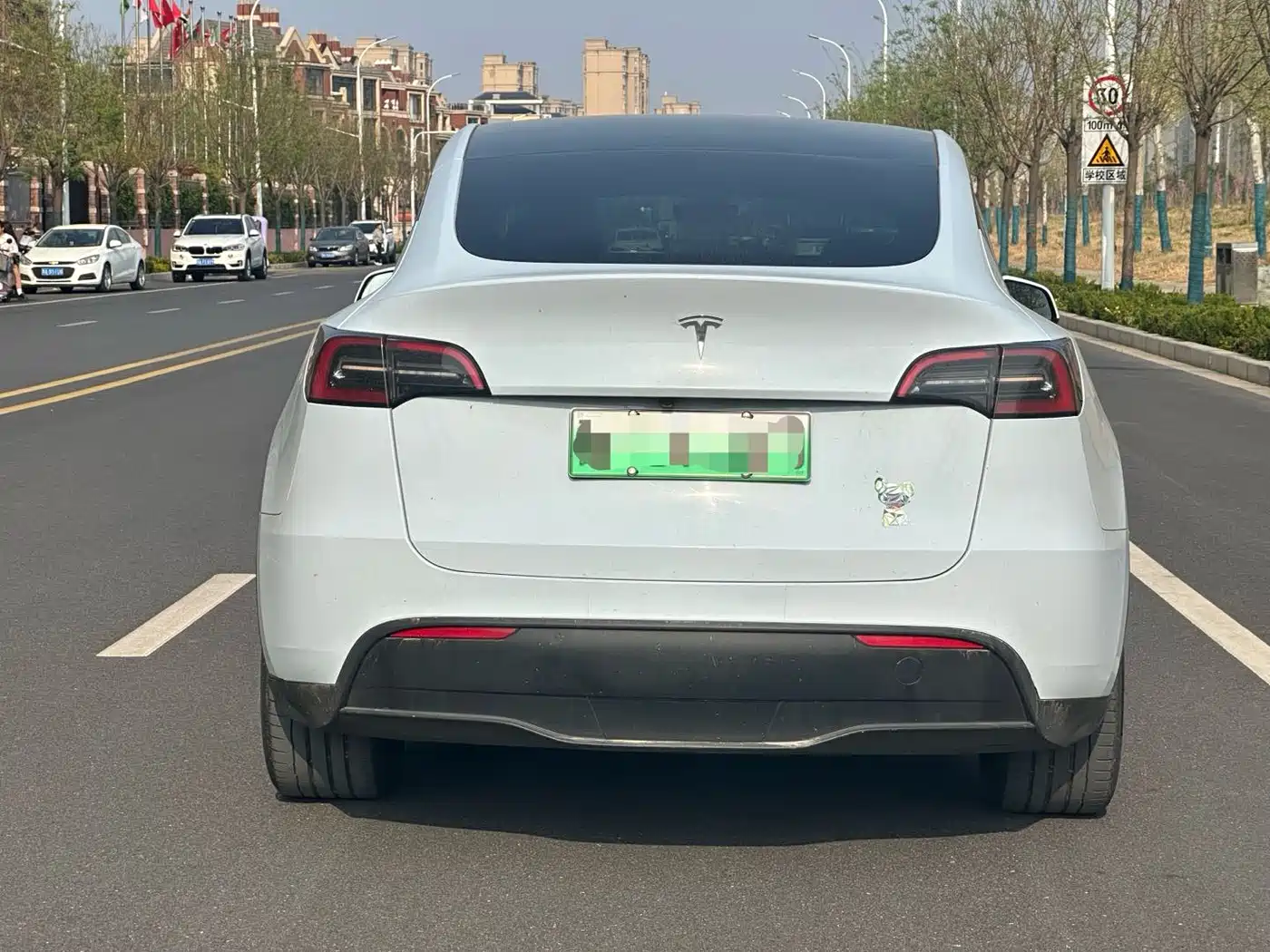 TESLA MODEL Y
