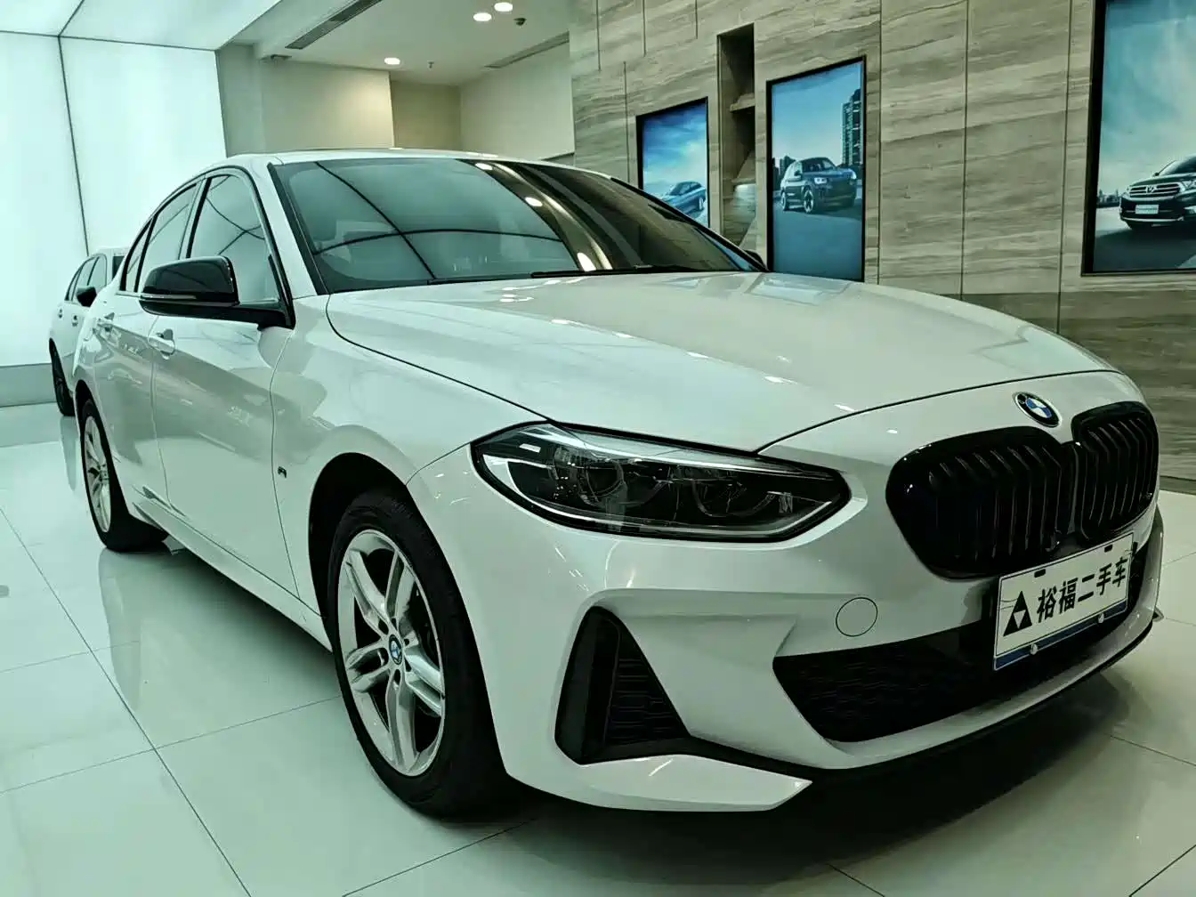 BMW 1 Series 2021 Facelift 120i M Sport Shadow Edition фото 3