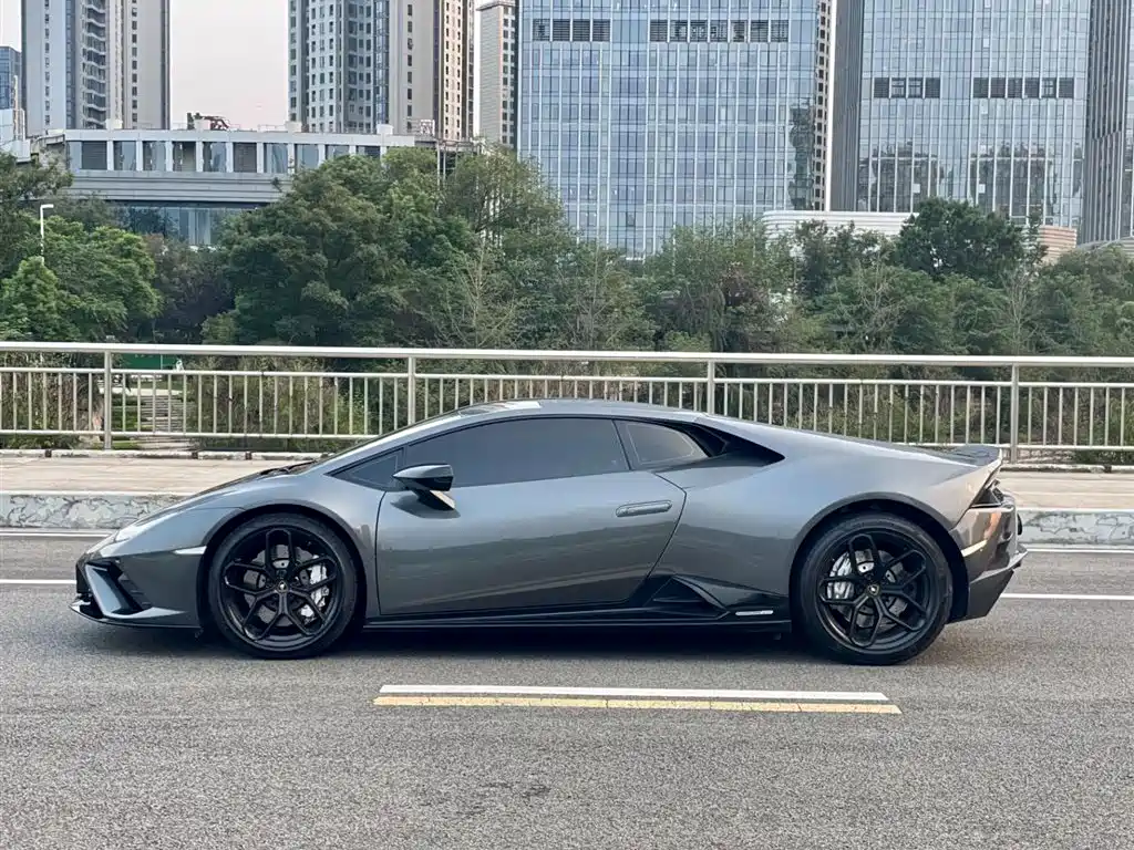 LAMBORGHINI HURACÁN
