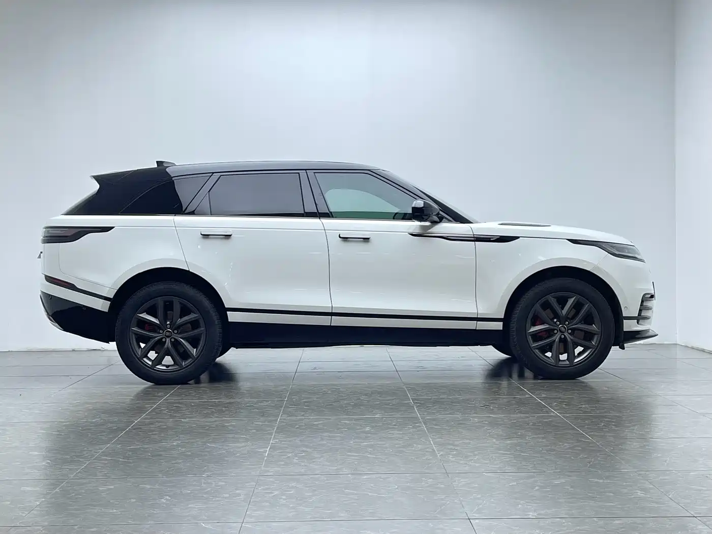 Land Rover Range Rover Velar 2024 Dynamic SE фото 5