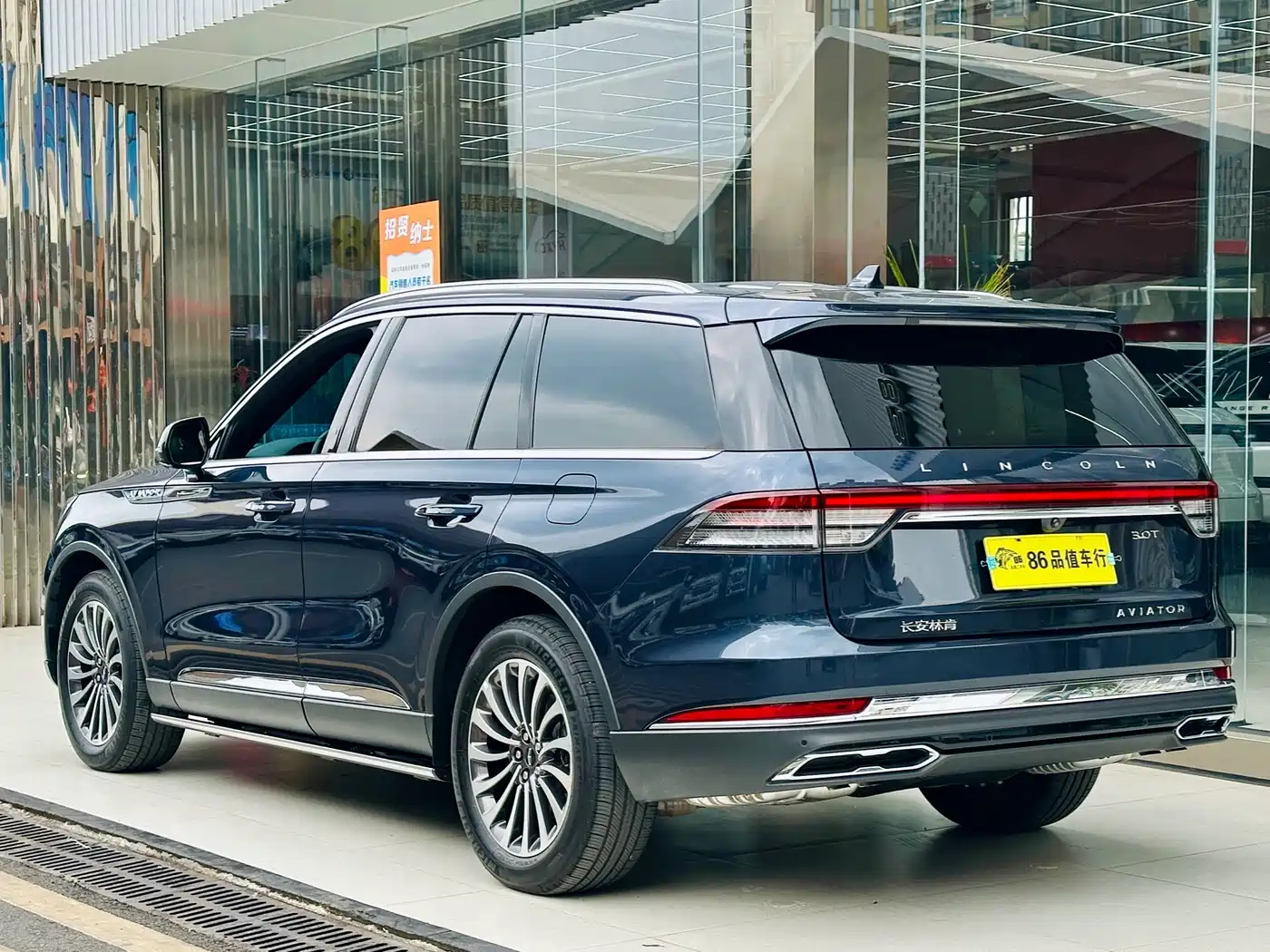 Lincoln Aviator 2023 3.0T V6 AWD Elegance Cruise Edition 6-Seater фото 4