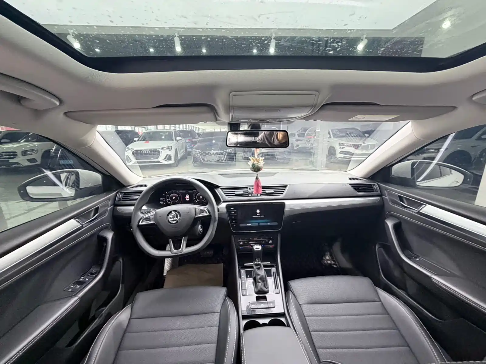 Photo 9 - Škoda Superb