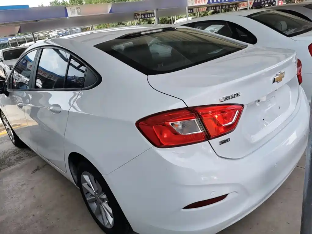 Chevrolet Cruze 2017 2018 320 Automatic Pioneer Sunroof Edition