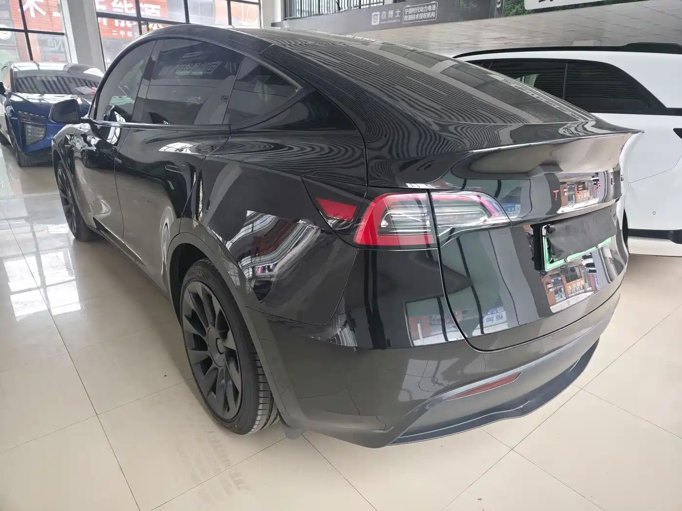 TESLA MODEL Y