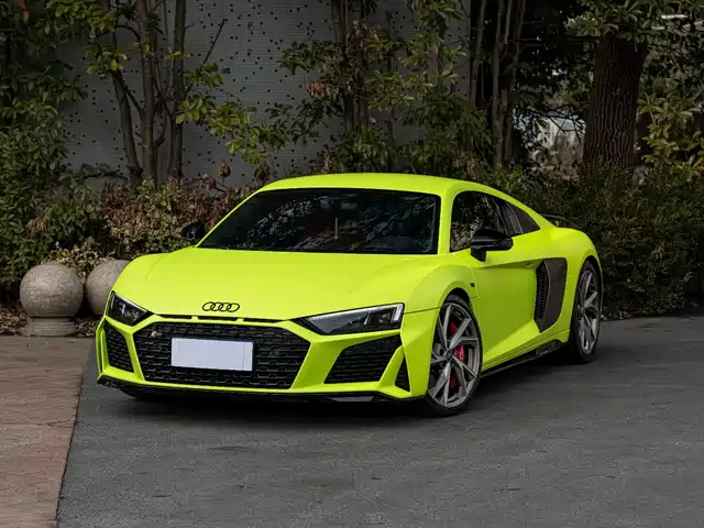 AUDI R8