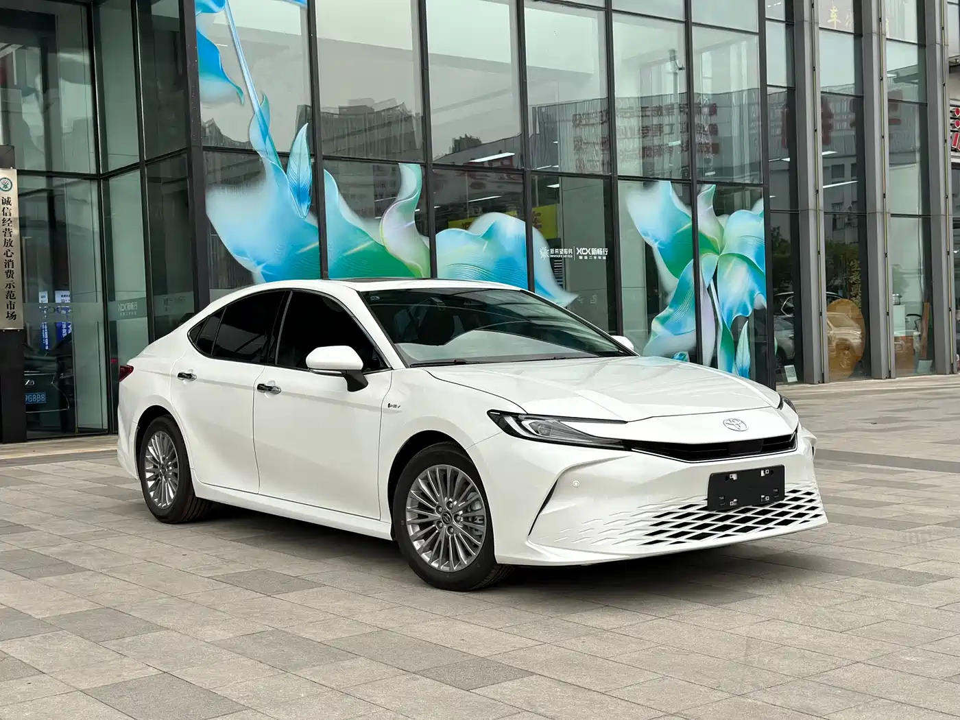 Toyota Camry 2026 Hybrid 2.0HGVP Luxury Edition фото 12