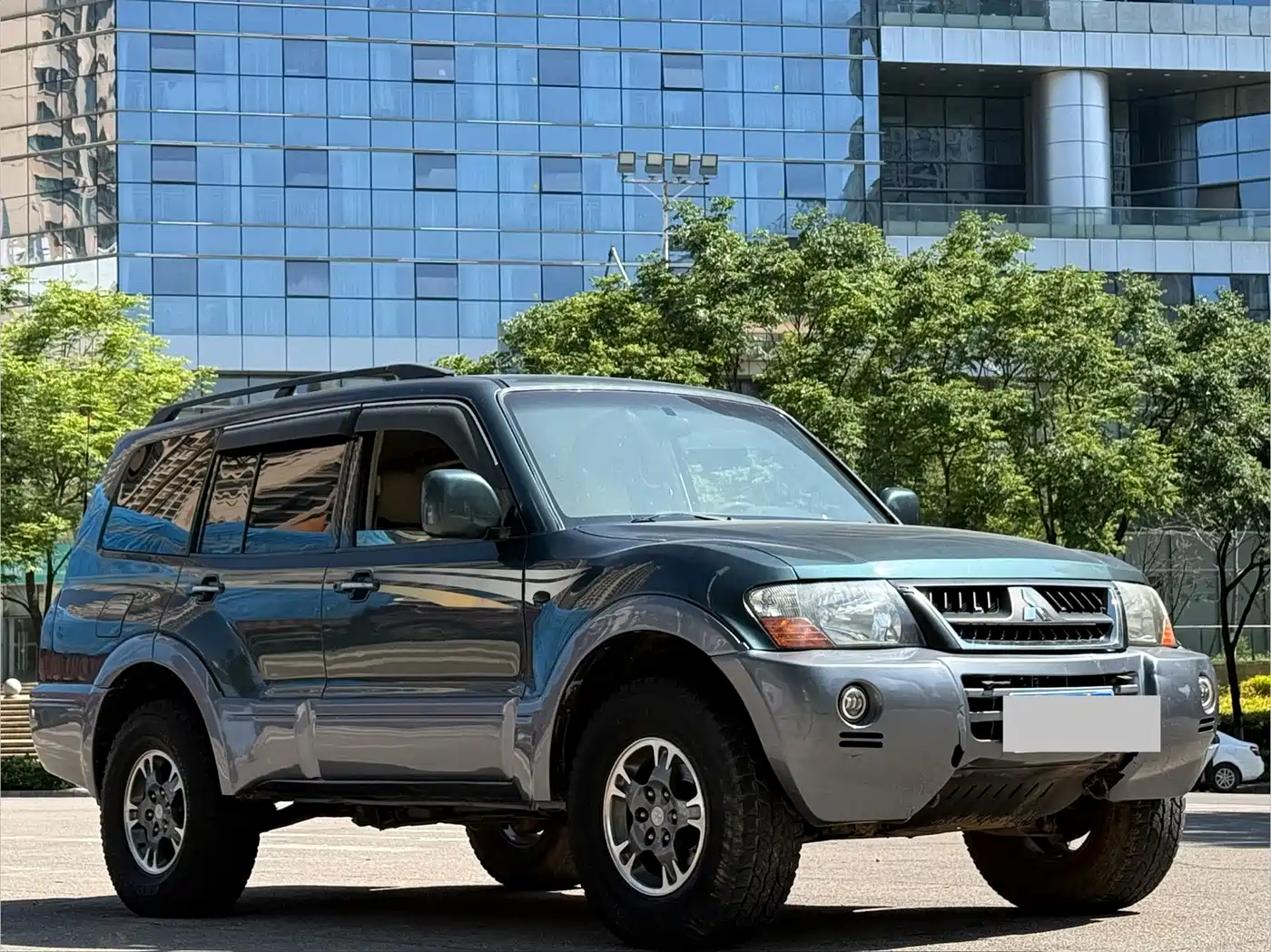 Mitsubishi Pajero 2006 Model 3.0L AT GLS фото 3