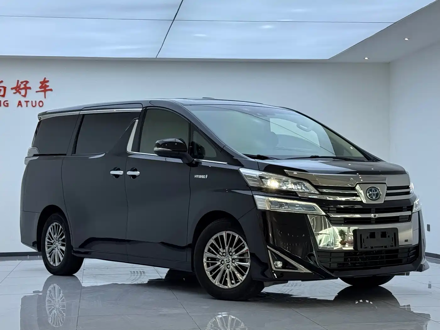 Toyota Vellfire 2019 Hybrid 2.5L HV Premium Edition фото 3