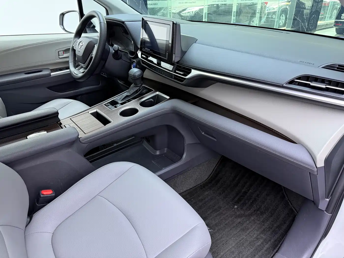Toyota Granvia 2023 2.5L Hybrid Comfort Edition фото 15