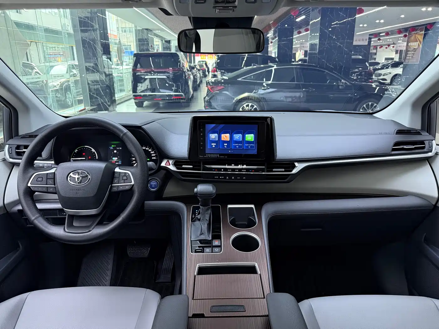 Toyota Granvia 2023 2.5L Hybrid Comfort Edition фото 8