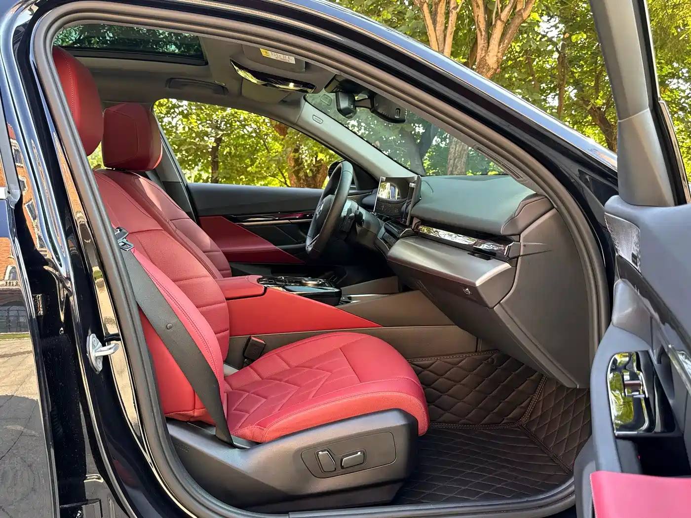 BMW 5 Series 2025 530Li xDrive M Sport Package фото 5