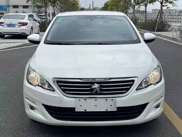 PEUGEOT 408