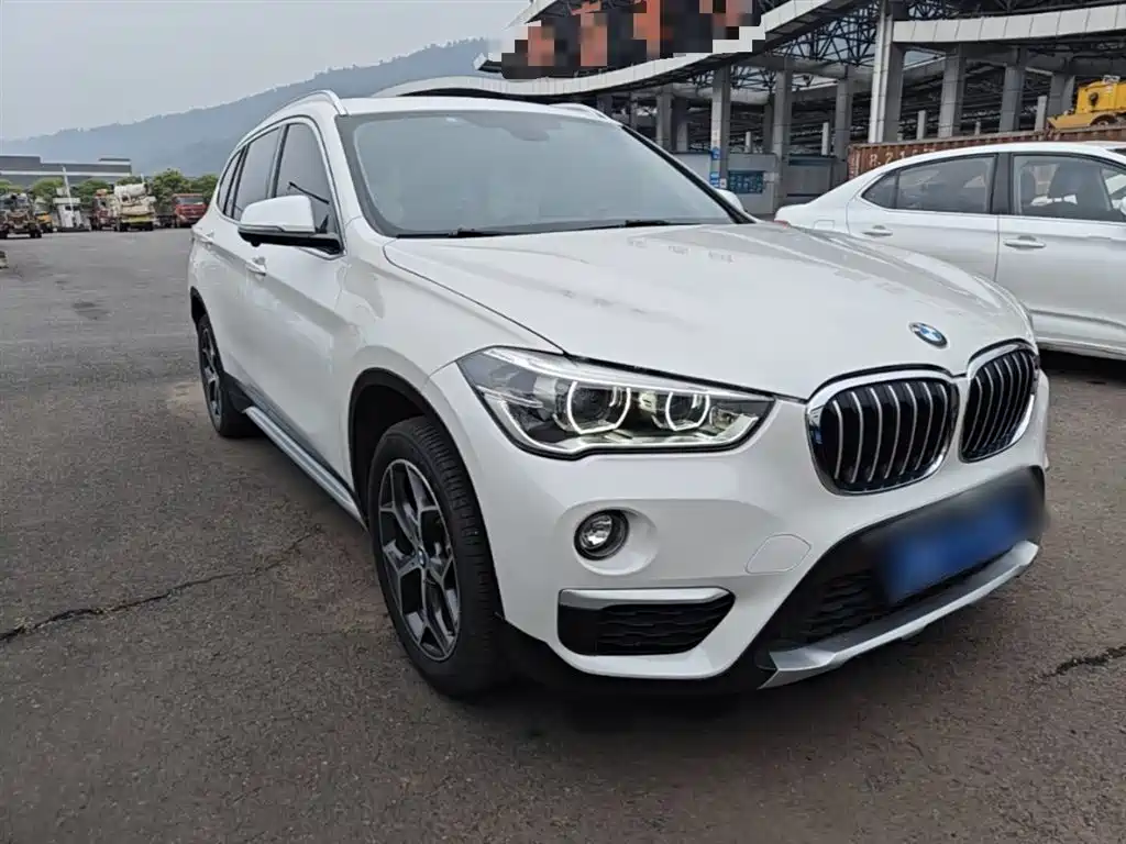 BMW X1 2018 sDrive18Li Premium Model фото 4