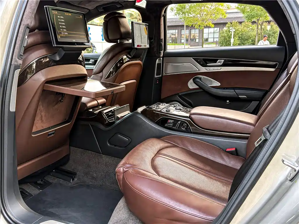 Фото 20 - Audi A8