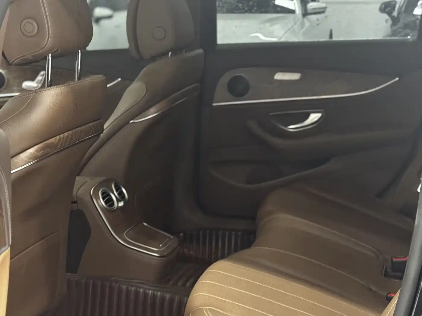 Mercedes-Benz E-Class 2023 E 260 L фото 8