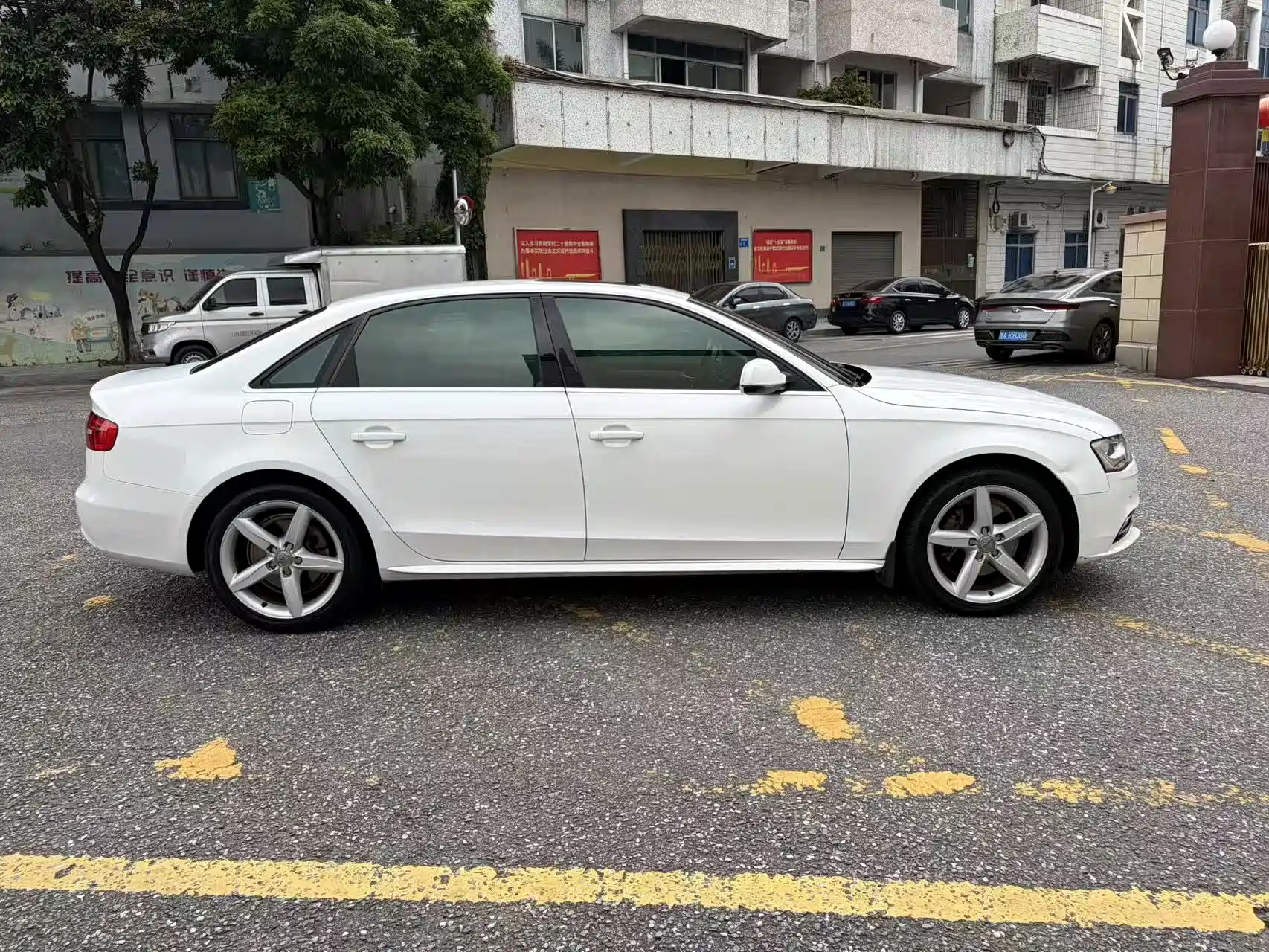 Фото 4 - Audi A4L