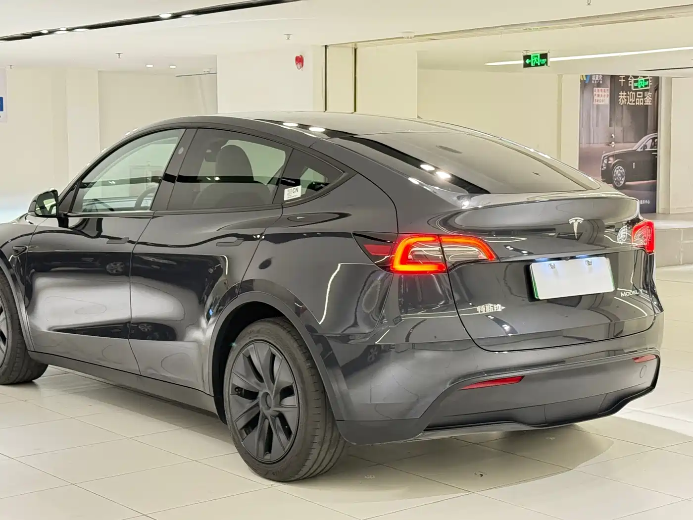 TESLA MODEL Y