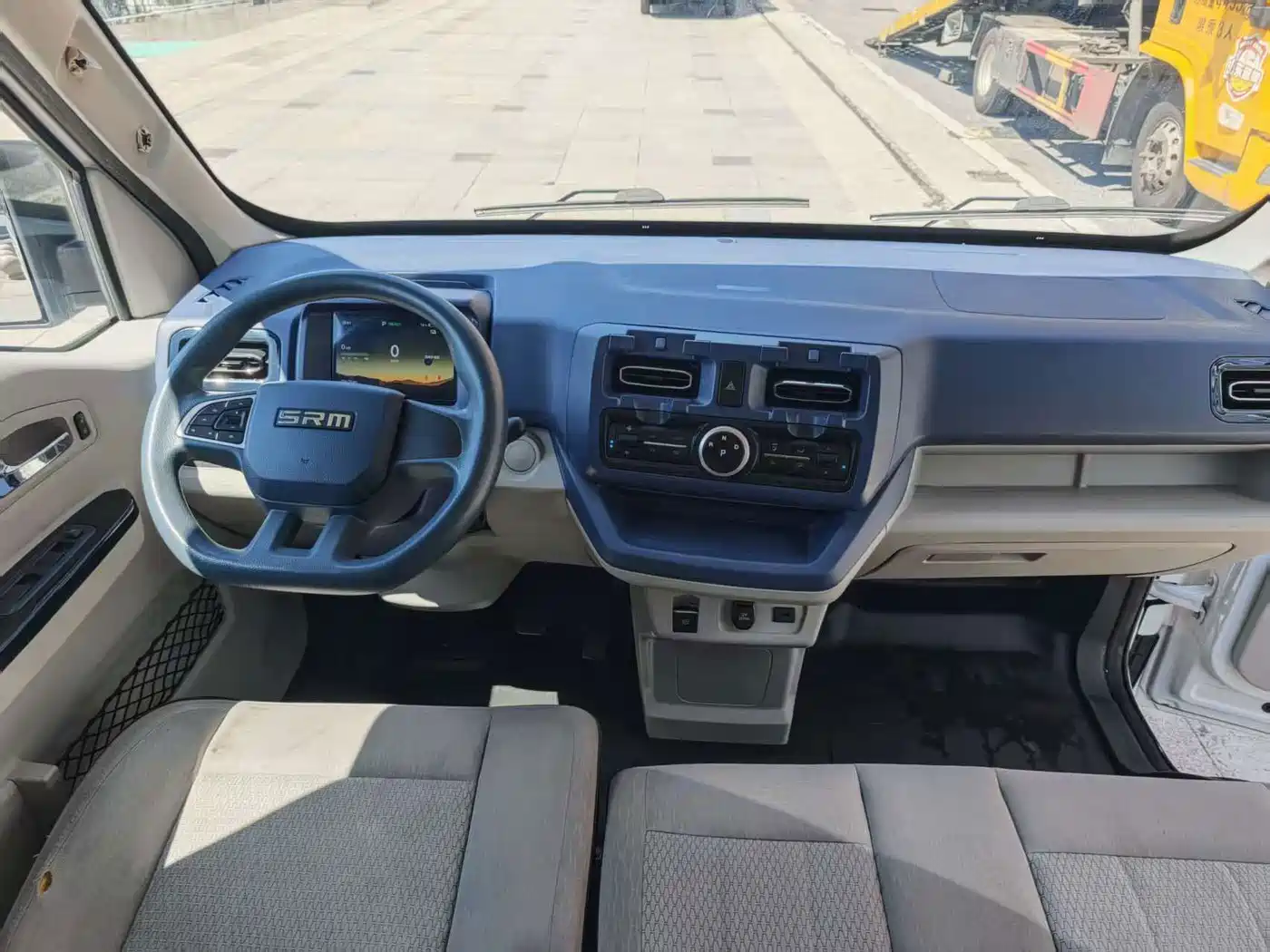 SRM Xinyuan Xinyuan E3 2025 2025 Model Fudi 310KM Utility Passenger
