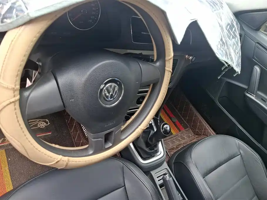 Volkswagen Lavida 2013 Facelift Classic 1.6L Manual Comfort фото 12