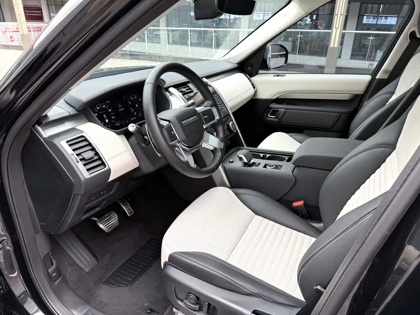 Land Rover Discovery 2021 360PS R-Dynamic S фото 4