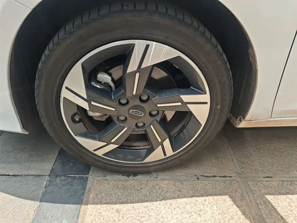 صورة 23 - Geely Emgrand L HiP