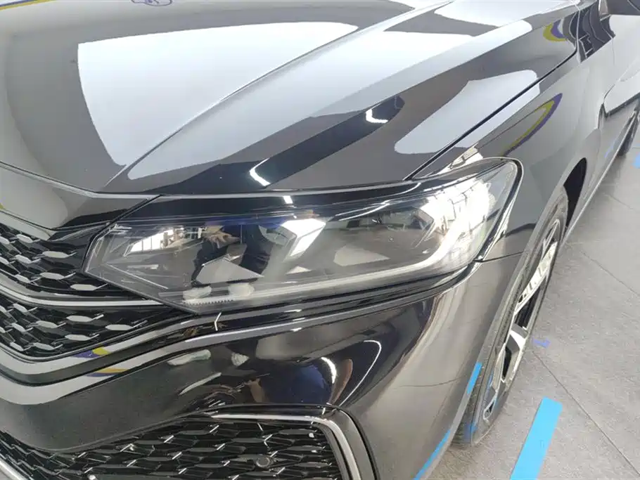 Volkswagen Passat 2025 Outstanding 330TSI Starlight Elite Edition фото 5