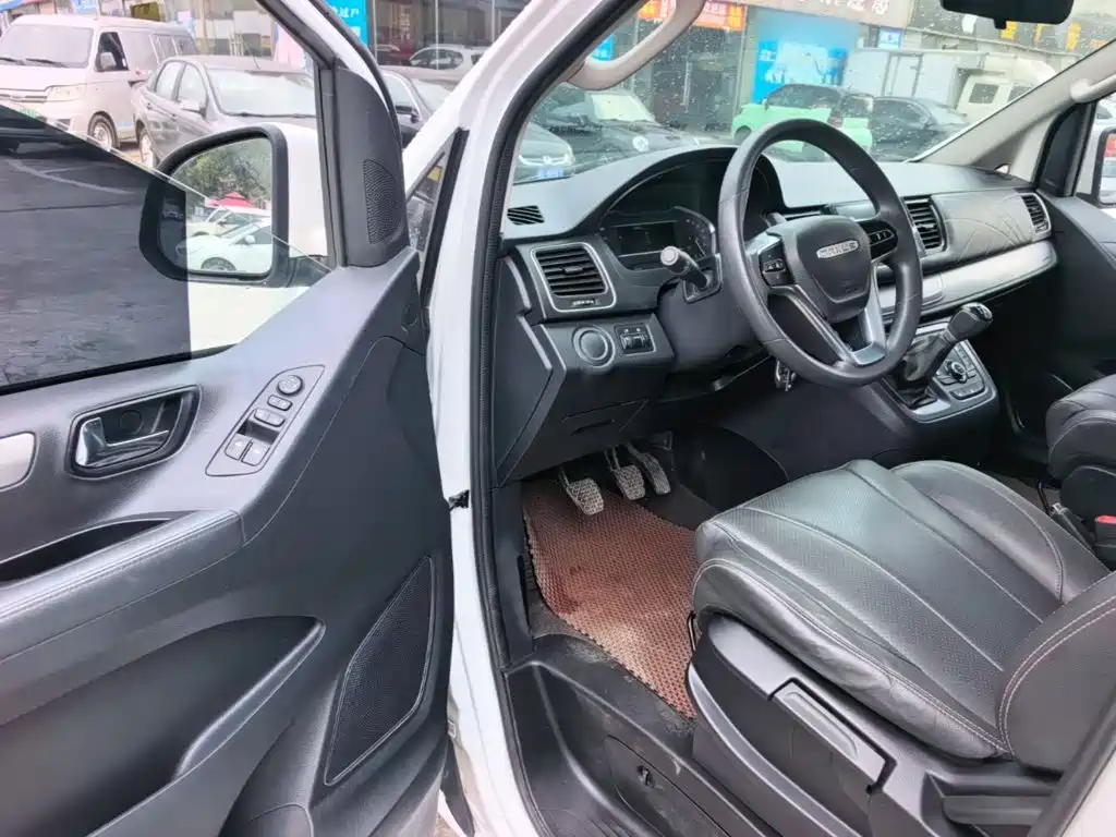Maxus G10 2023 2023 Facelift 2.0L Manual Multi-Purpose Edition Gasoline 7-Seater