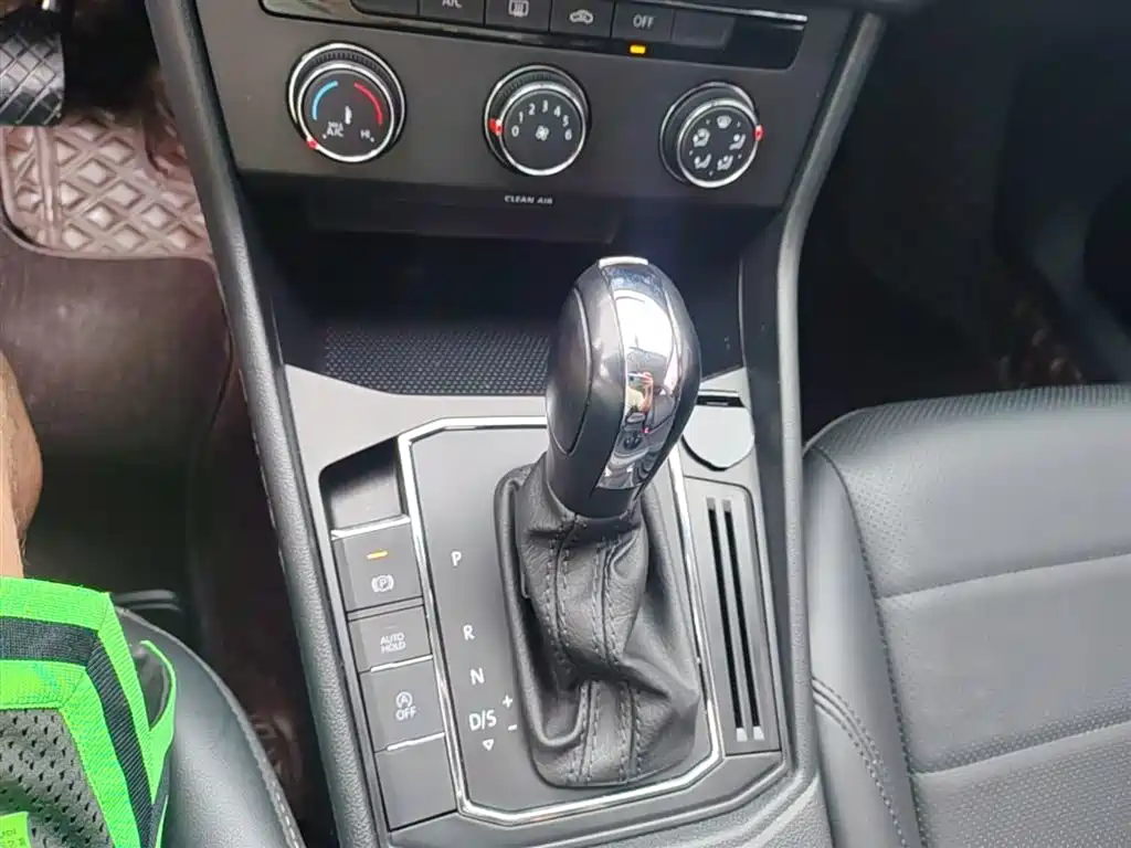 Volkswagen Lavida 2022 1.5L Auto Comfort Edition фото 14