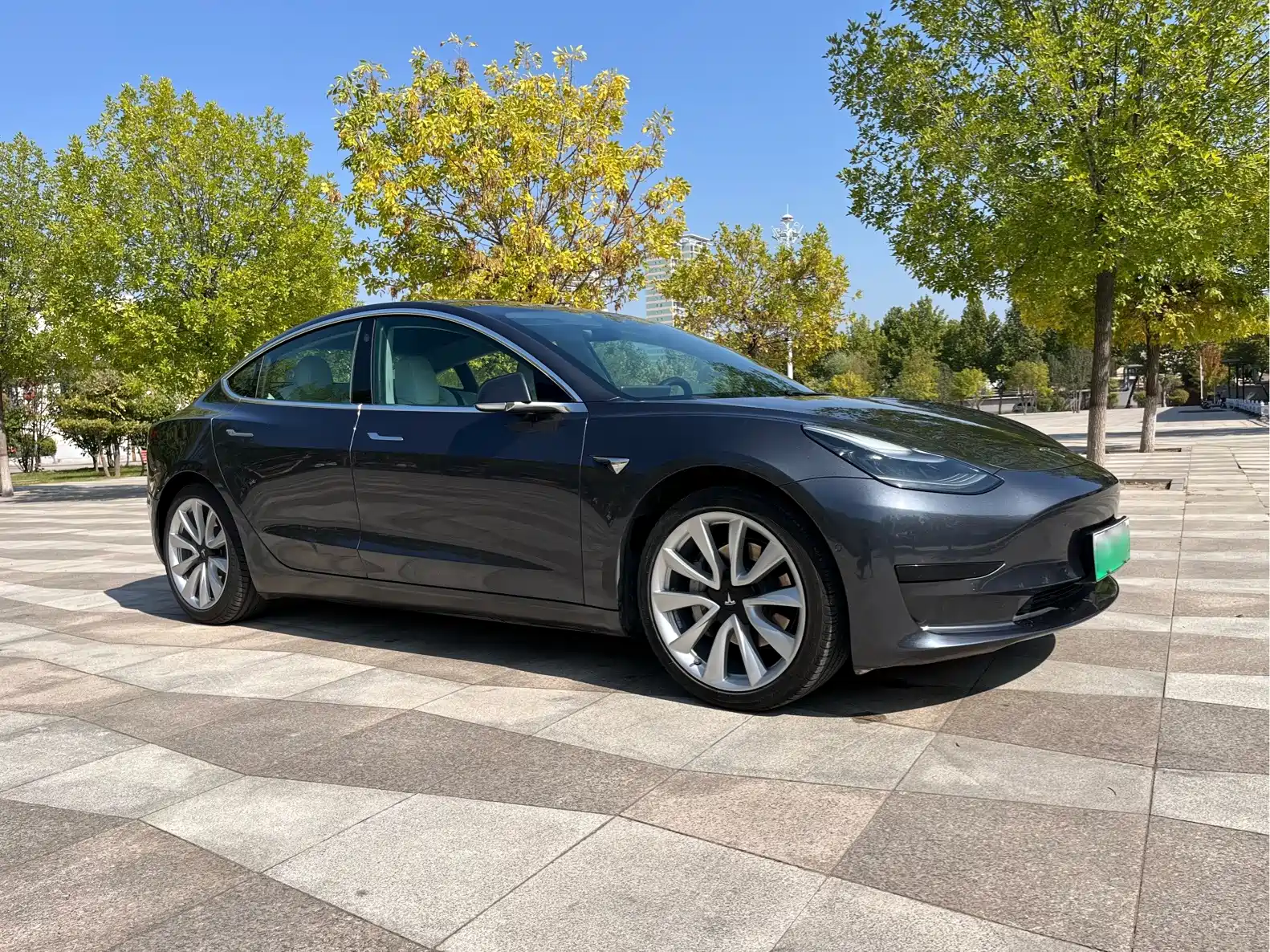 Фото 3 - Tesla Model 3