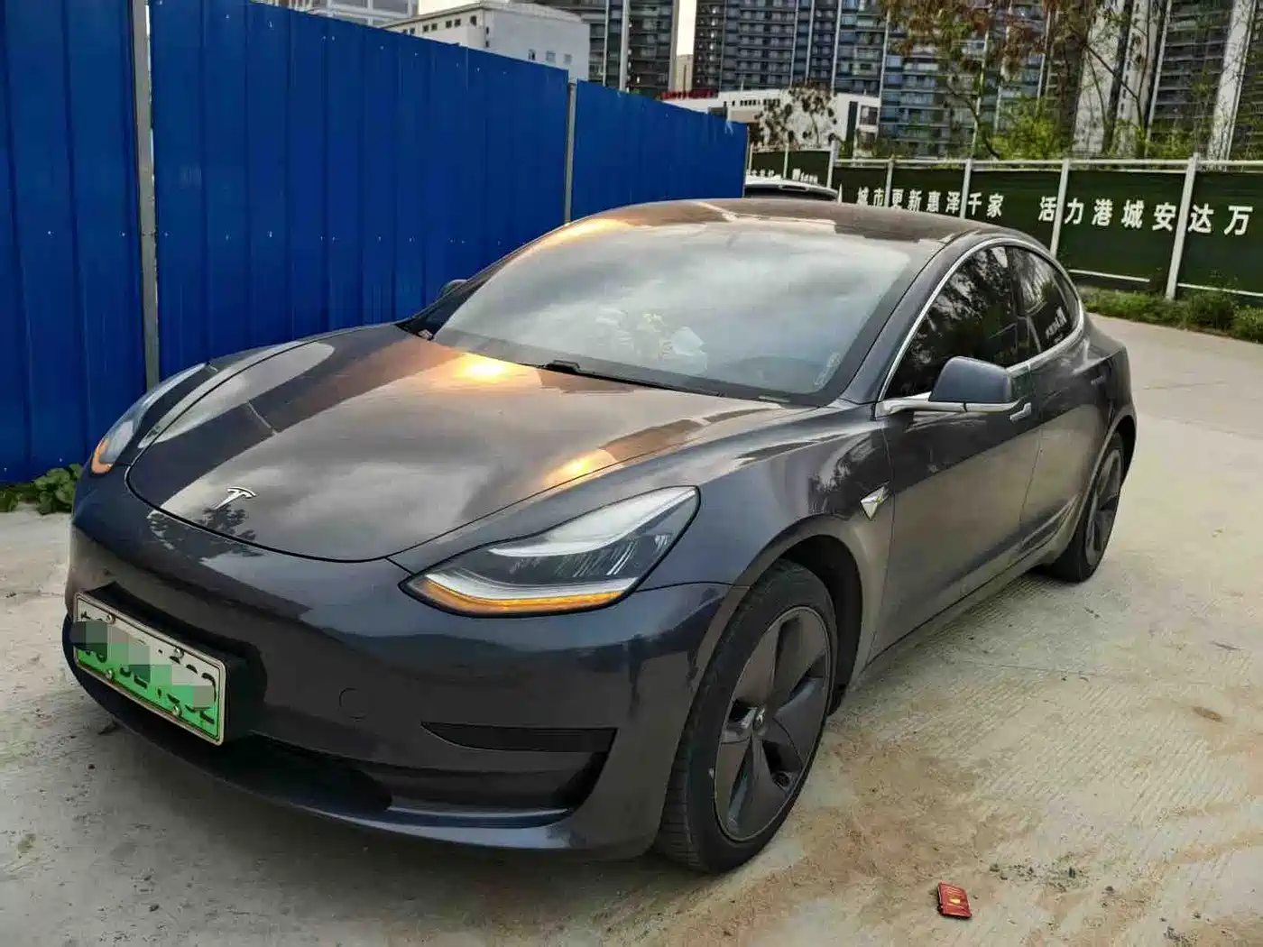 TESLA MODEL 3