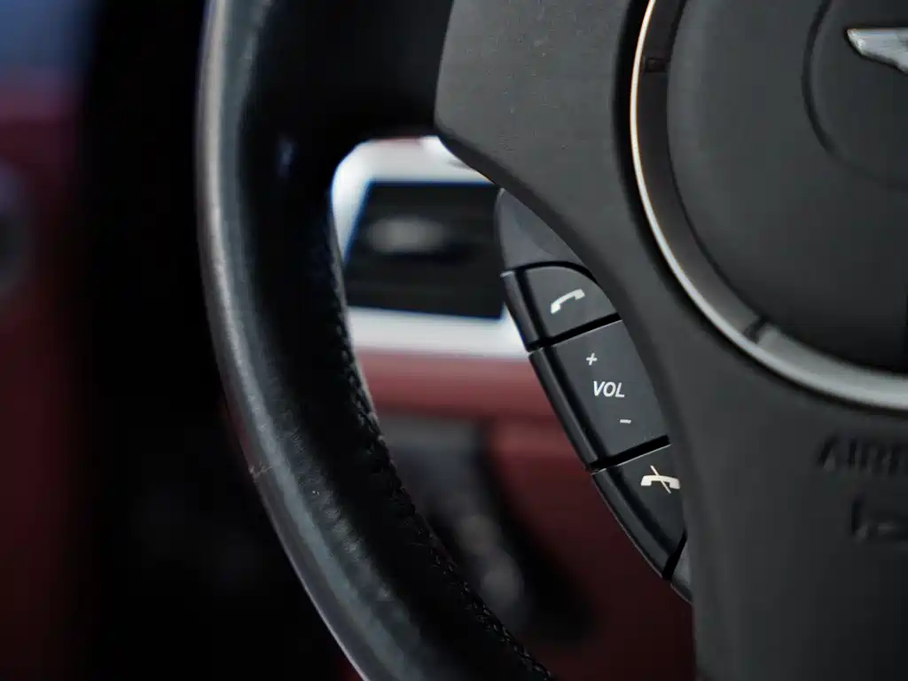 Фото 43 - Aston Martin DB9
