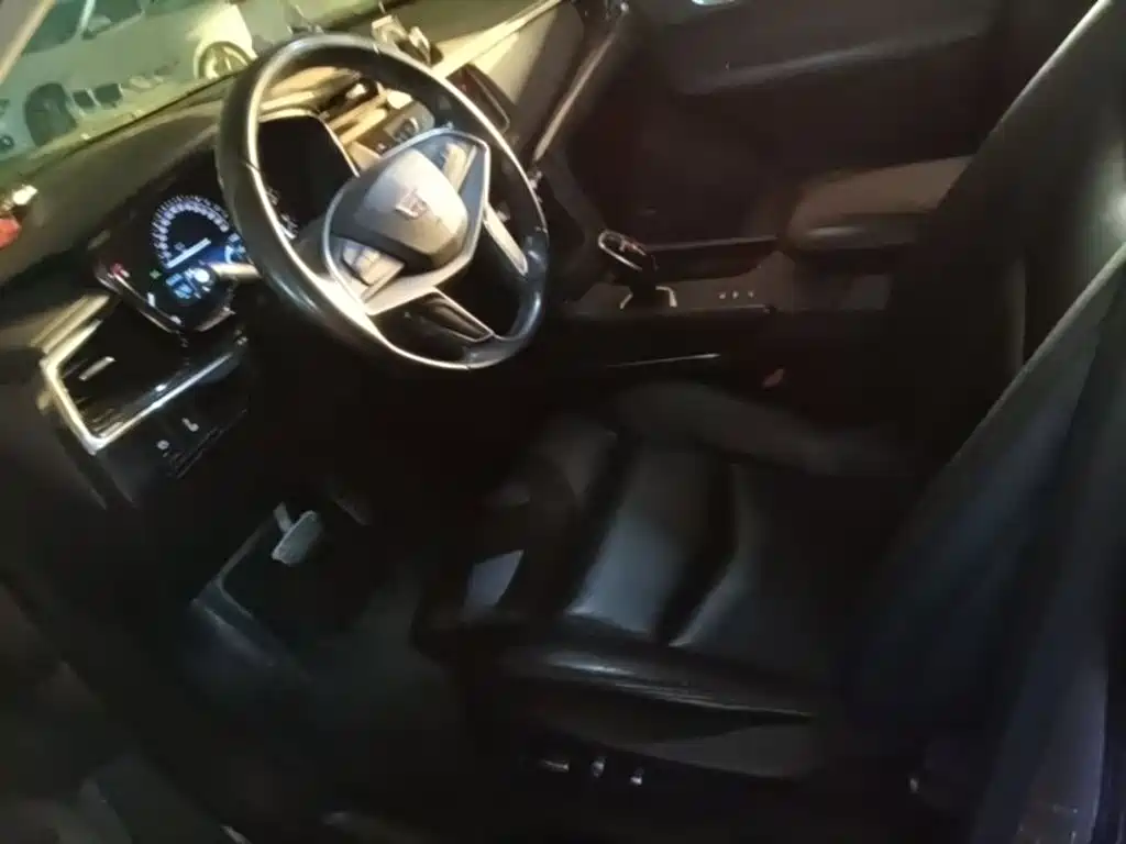 Фото 11 - Cadillac XT5