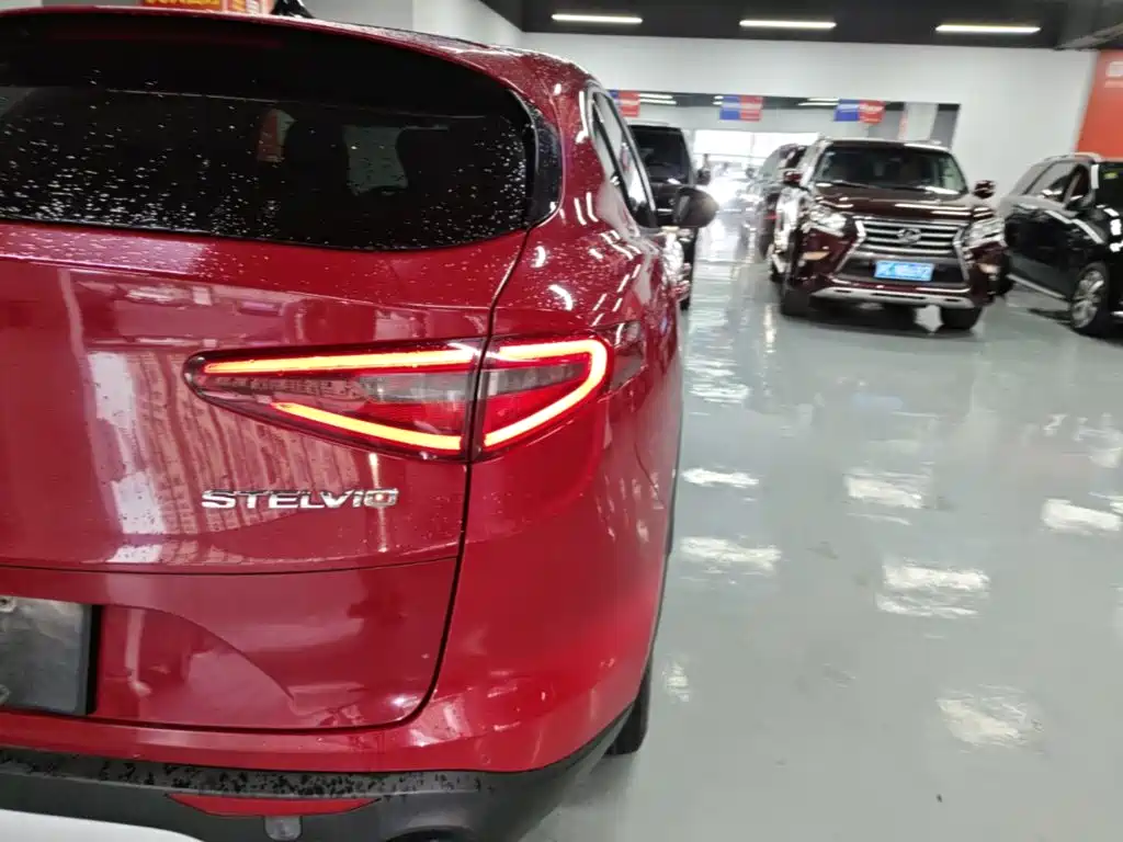 Alfa Romeo Stelvio 2017 2017 2.0T 200HP Elite