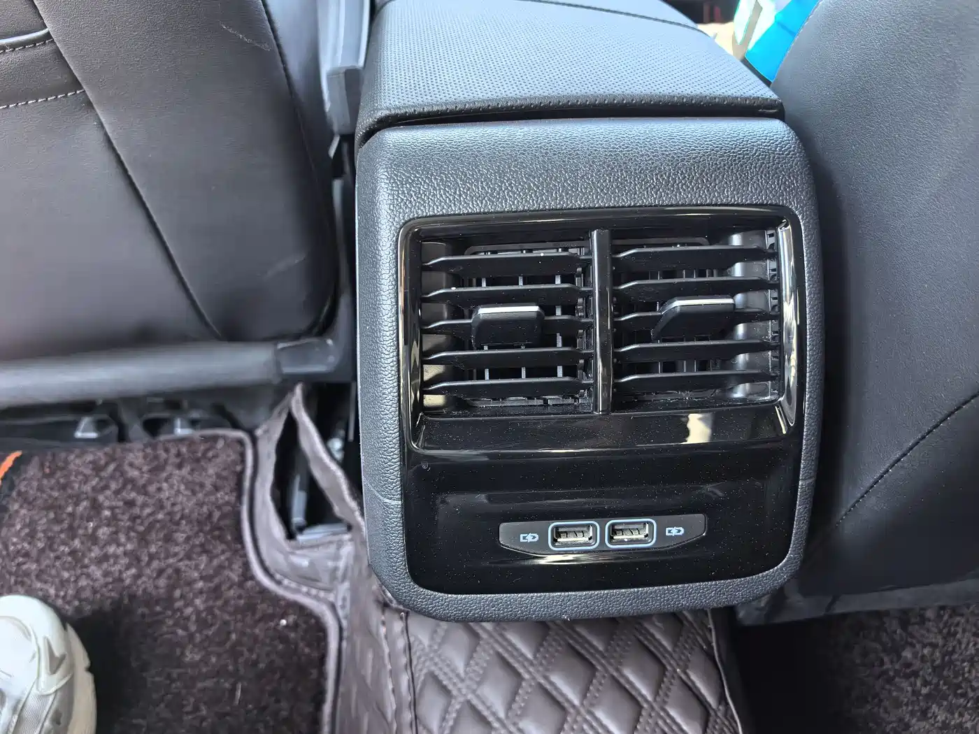 Volkswagen Sagitar 2024 300TSI DSG Surpass Edition фото 8