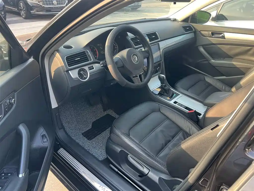 Volkswagen Passat 2014 1.8TSI DSG Luxury Navigation Edition фото 6