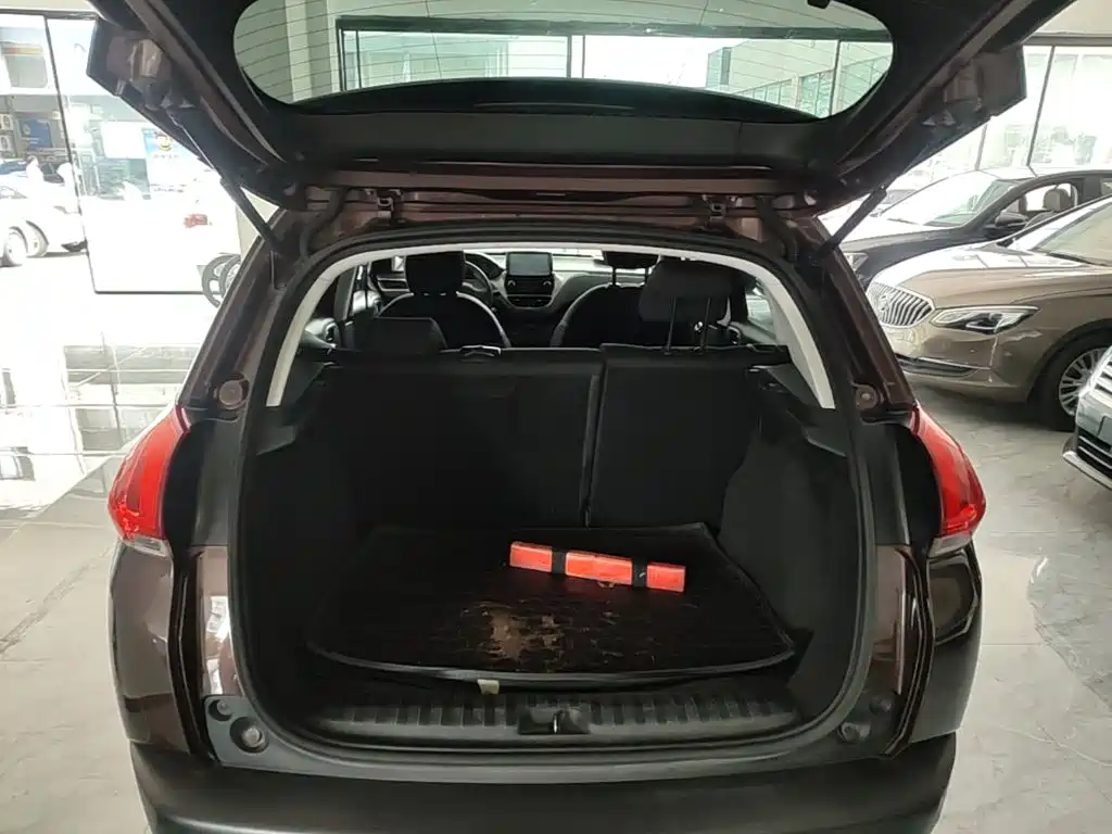 Фото 19 - Peugeot 2008