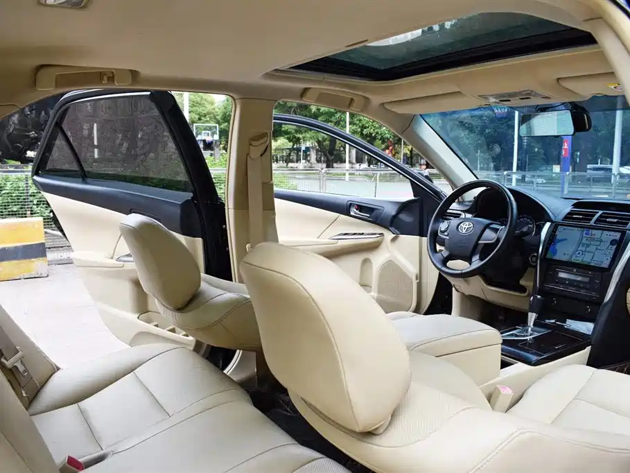 Toyota Camry 2015 2.0G Leading Edition фото 11