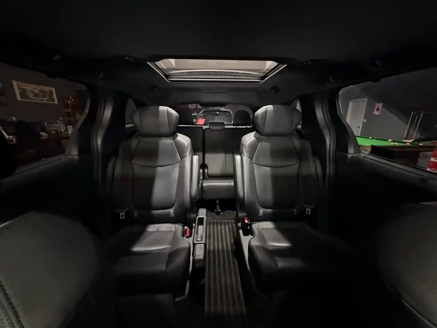 Toyota Granvia 2023 2.5L Hybrid VIP Edition фото 9