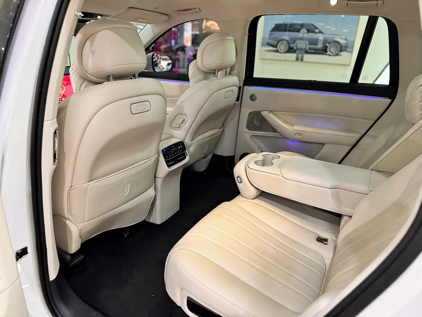 AITO Wenjie AITO M8 2025 Range Extender Max+ Edition 53.4kWh 5-seater фото 12