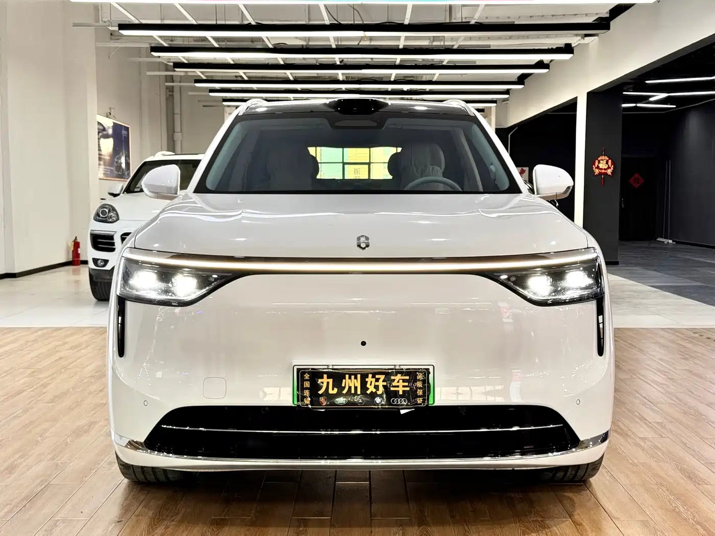 AITO Wenjie AITO M8 2025 Range Extender Max+ Edition 53.4kWh 5-seater фото 2