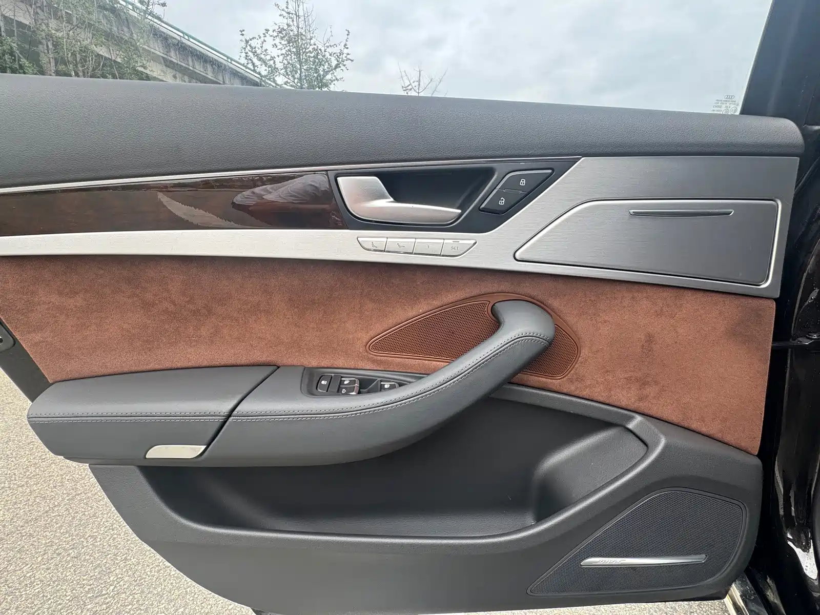 Фото 7 - Audi A8