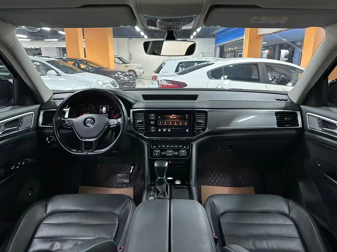 Volkswagen Teramont 2019 330TSI 2WD Luxury China VI фото 4