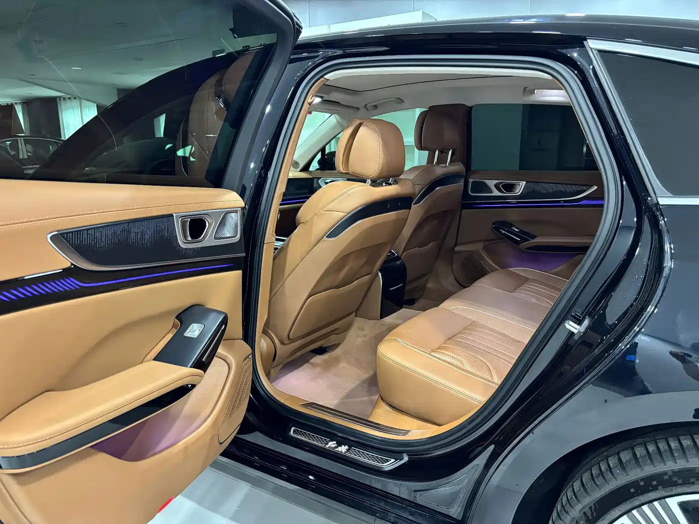 Hongqi H9 2025 2025 2.0T 2WD Qixiang Luxury Business Edition 5-seater
