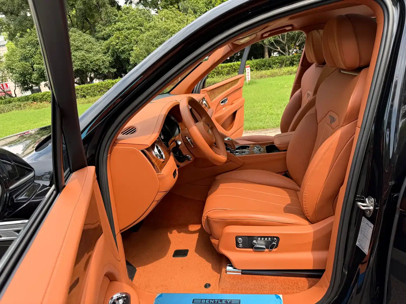 Bentley Bentayga 2025 2024 4.0T V8 Long Wheelbase