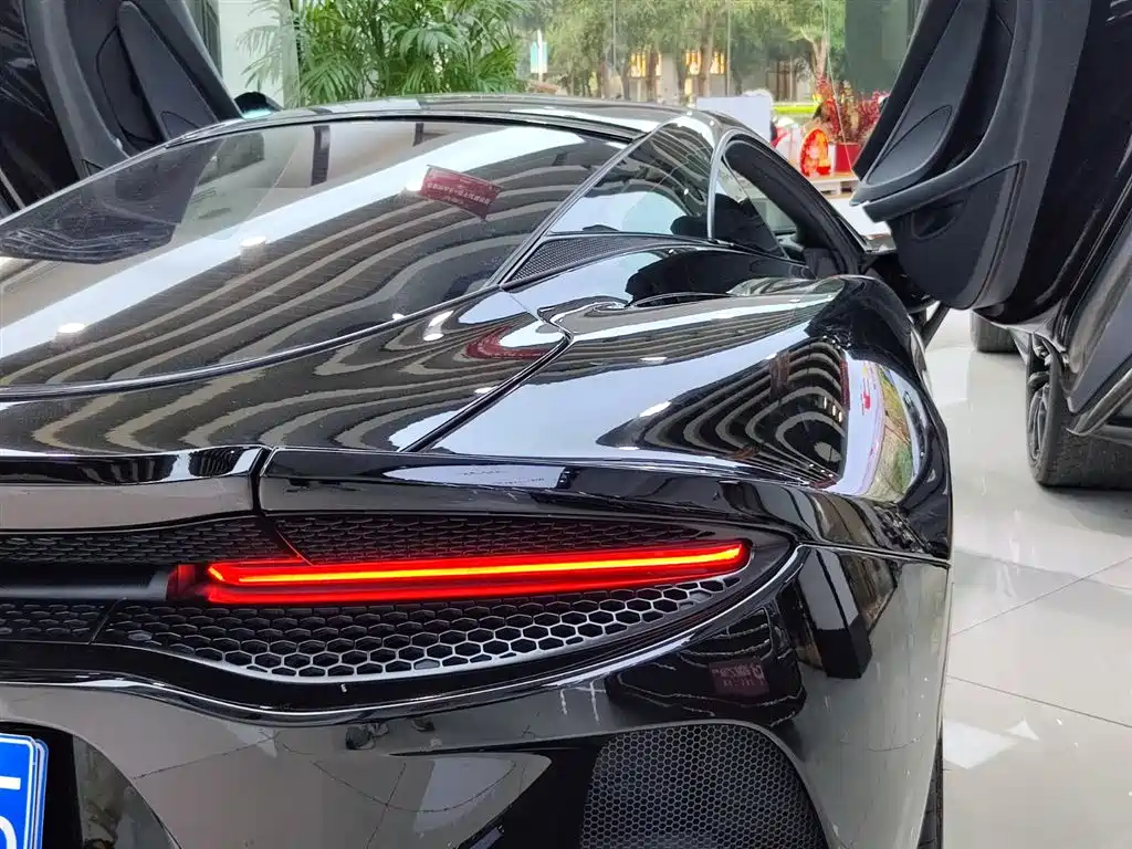 MCLAREN GT