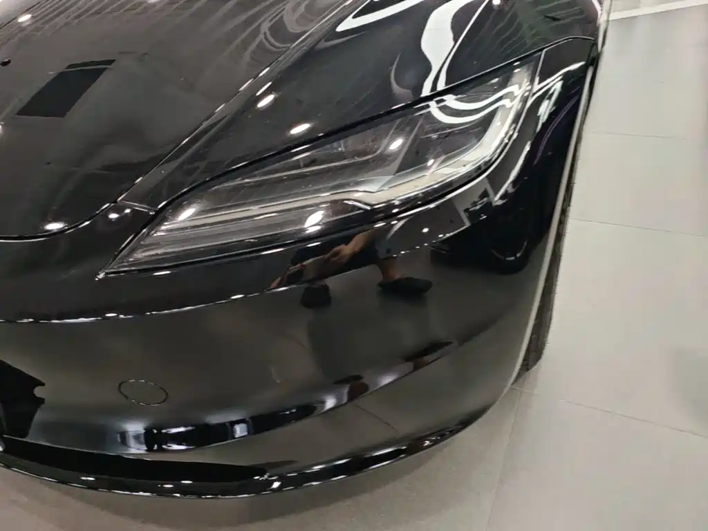 Фото 24 - Tesla Model 3