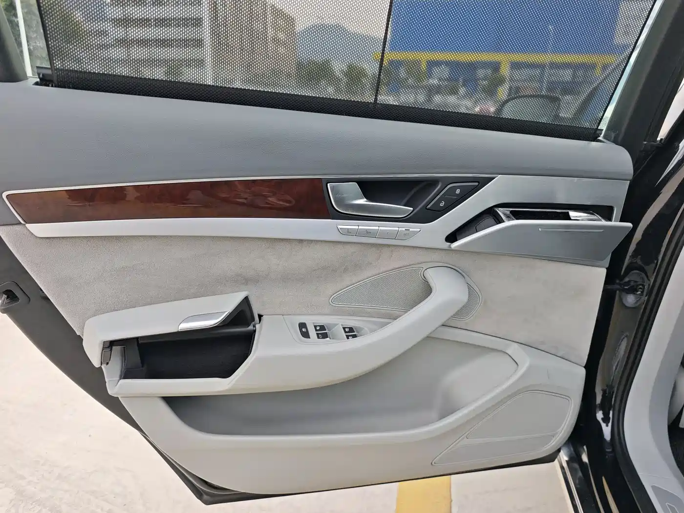 Audi A8 2011 A8L 3.0 TFSI quattro Premium (245kW) фото 13