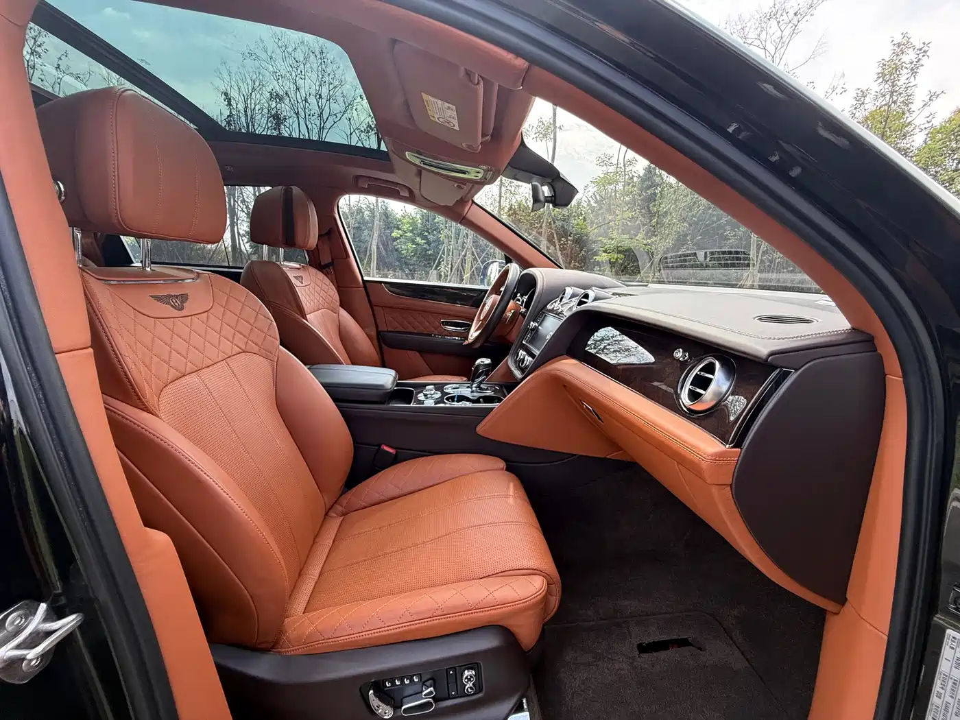 Bentley Bentayga 2016 6.0T Standard Edition фото 8