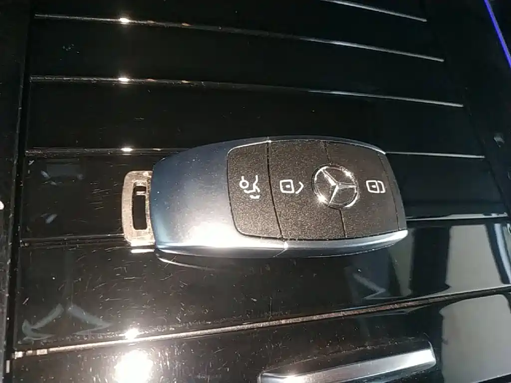 صورة 9 - Mercedes-Benz EQA